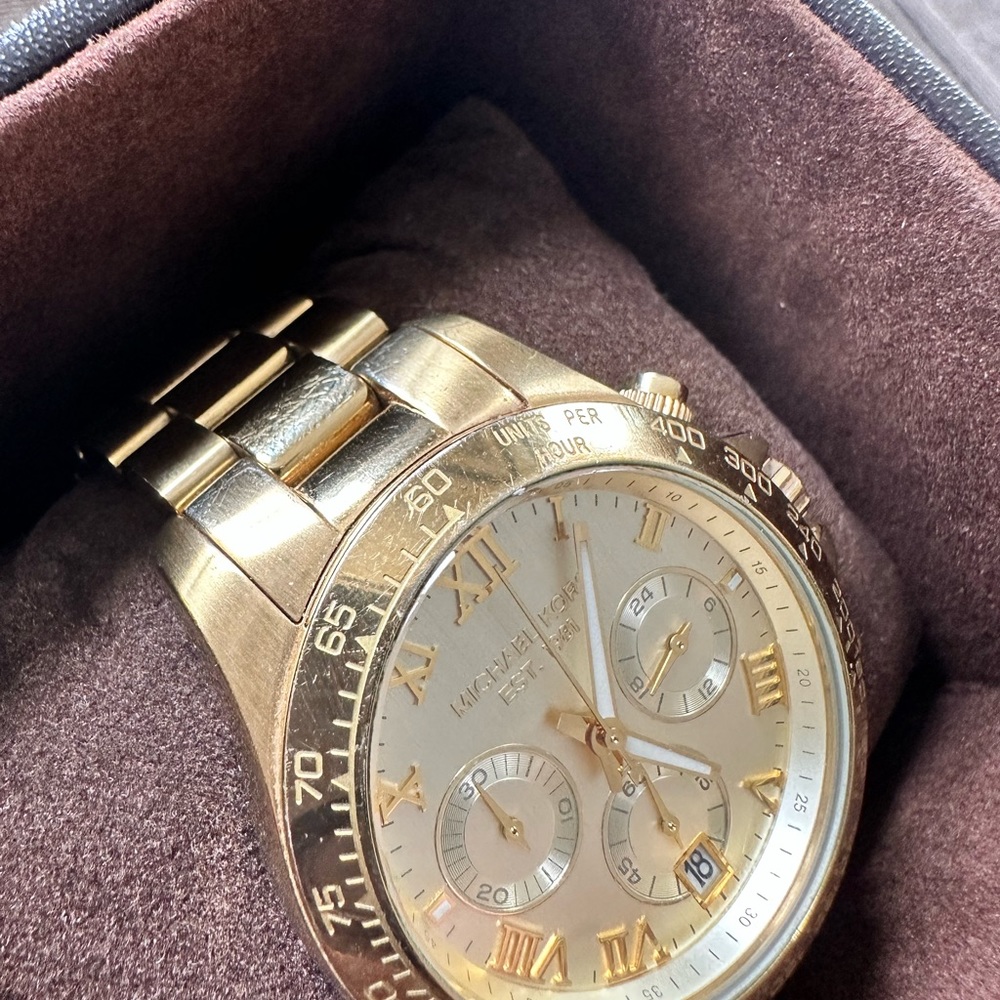 Michael Kors Watch - Picture 5 of 8